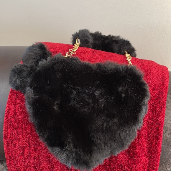 💗Fuzz 🖤 - Picture 3 of 7